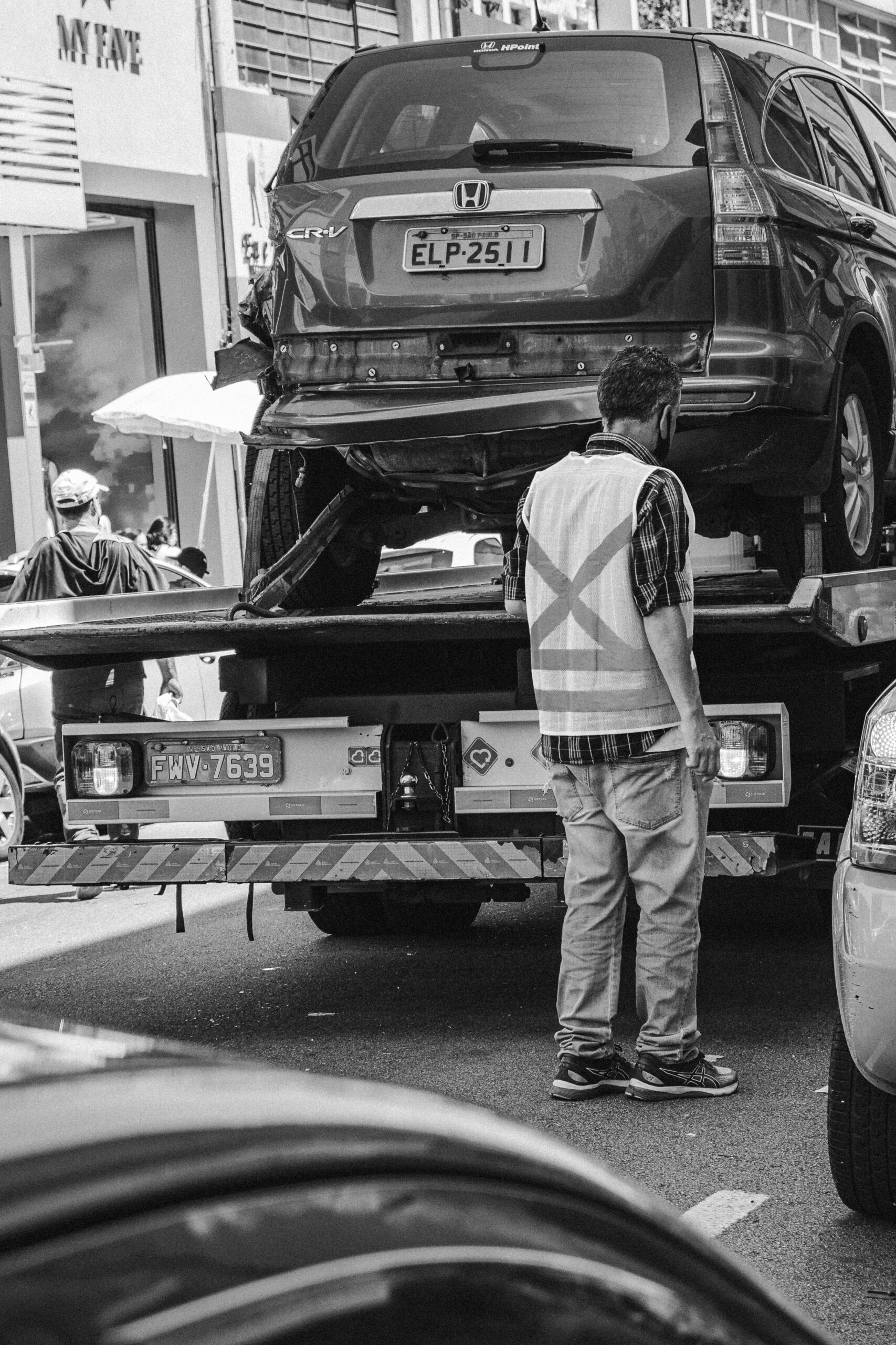 an image of a tow truck providing roadside assistance